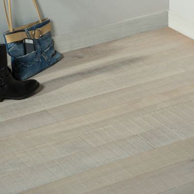 PARQUET CH�NE MASSIF ASPECT SCIE Blanchi