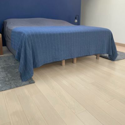 Parquet Ch�ne Massif Verni Blanc de Lin